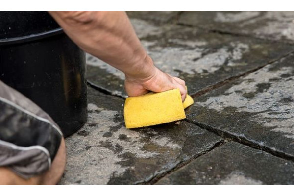 Способы очистки тротуарной плитки от цемента