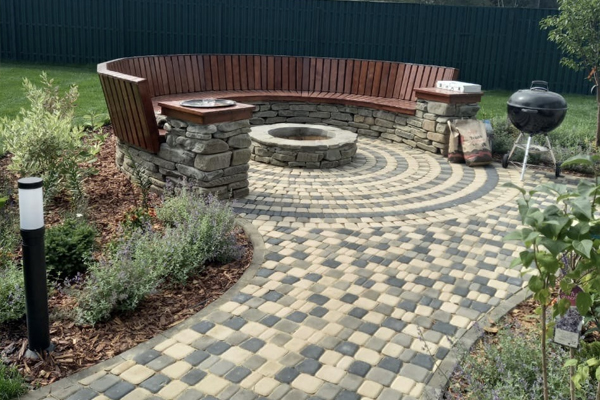 Как избавиться от сорняков между тротуарной плиткой